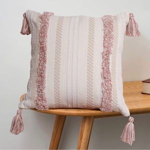 🆕 Boho Farmhouse Throw pillow case 22x22” Pink/White Tweed, Tassels
